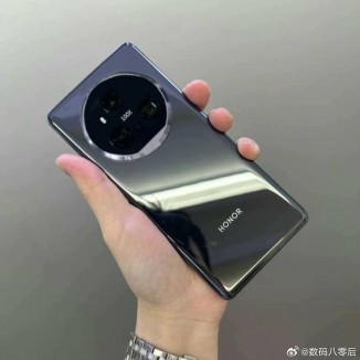 Honor Magic6 Pro appears in a live photo